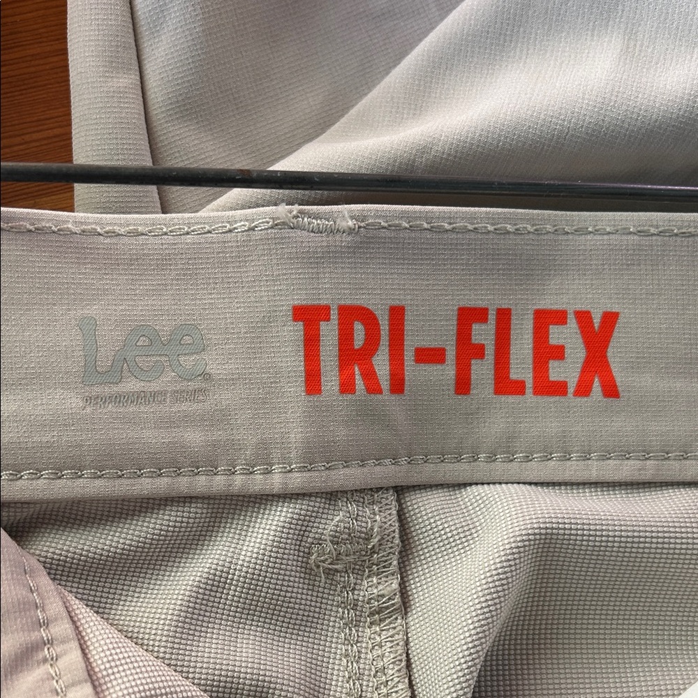 NWT Lee Men's Tri-Flex Tan Cargo Shorts - Size 30 waist - Picture 3 of 11